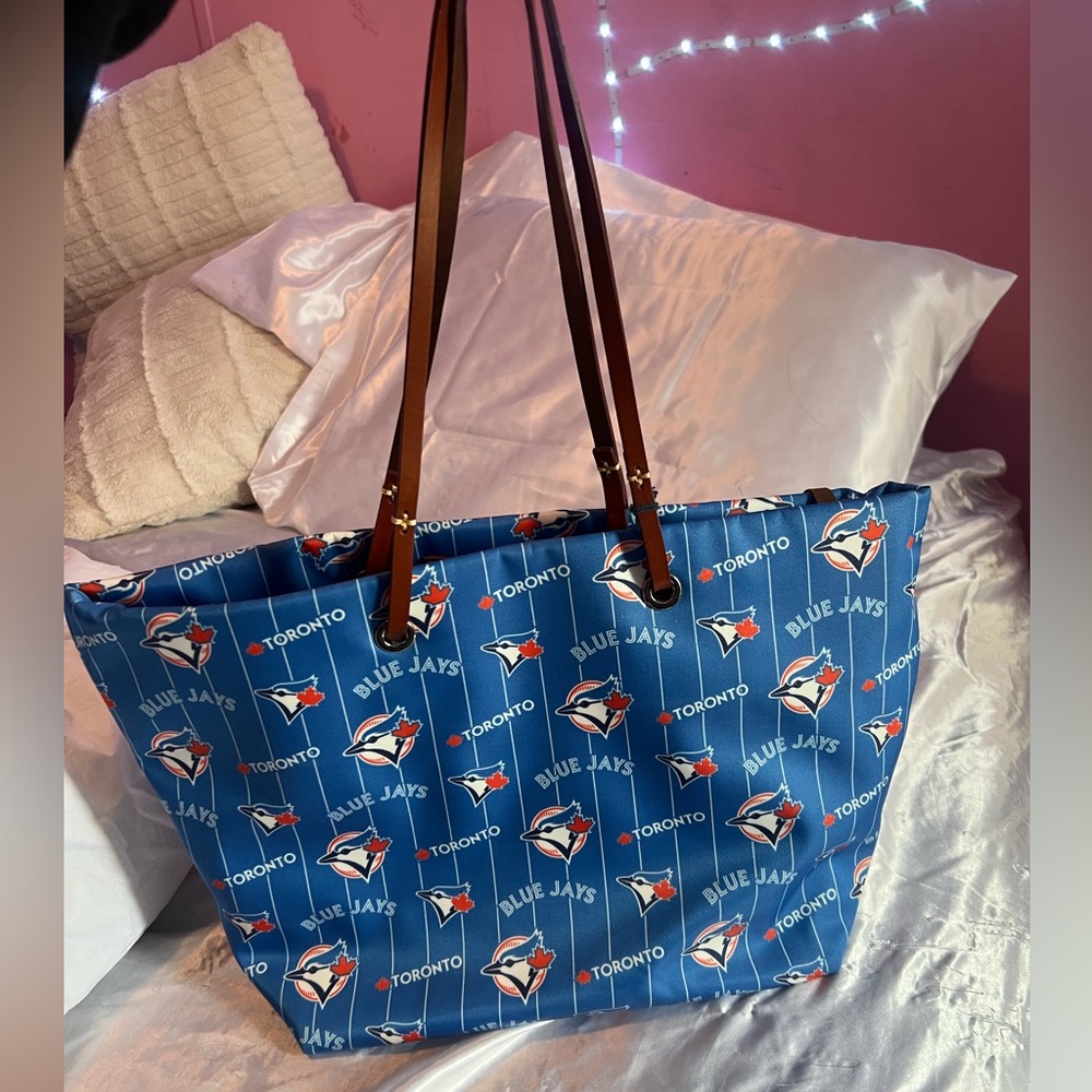 Donnie & Bourke still with tags but is used - Picture 4 of 5